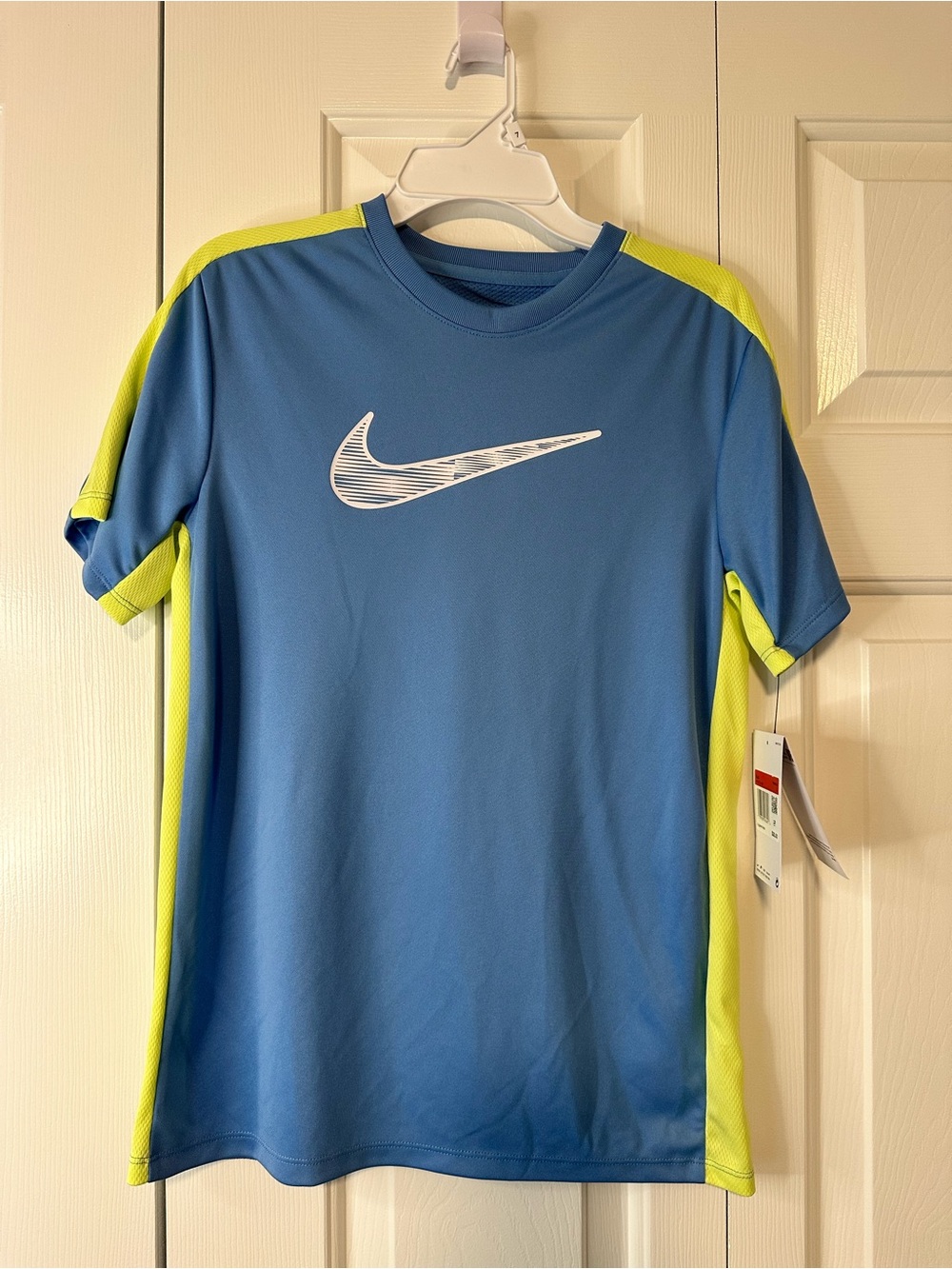Boys Nike Dri-Fit top size large, NEW!